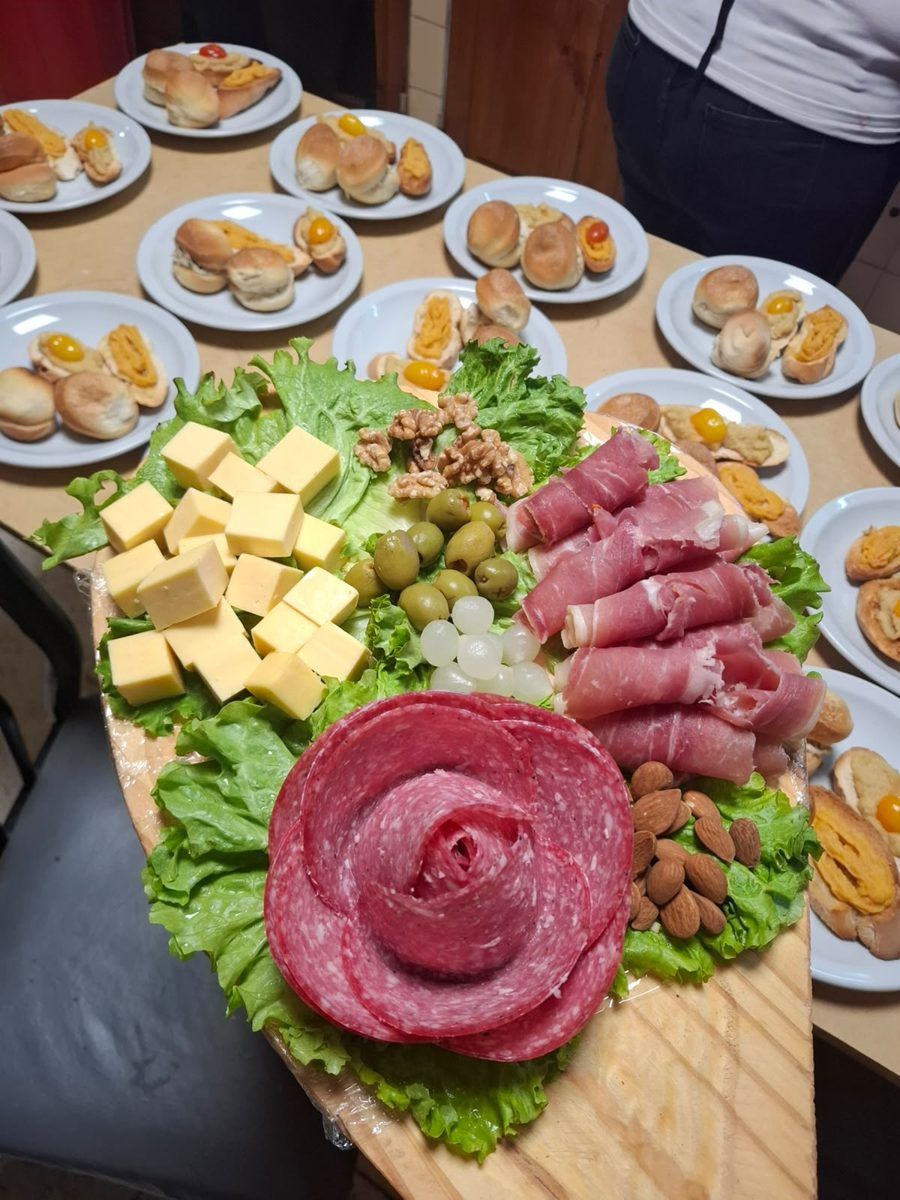 Picada y catering servido por L y F